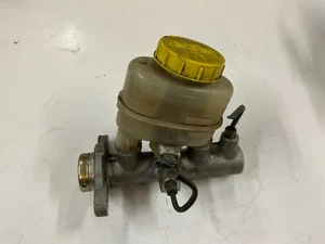 2002 2003 Nissan Maxima Brake Master Cylinder w/ Fluid Reservoir Tank Bottle OEM - Picture 1 of 3
