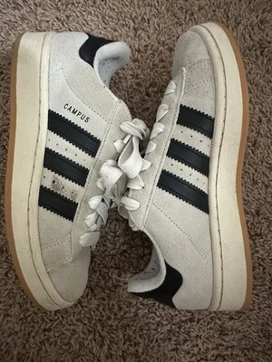 Adidas Mujer Campus Talla 7 Ajuste Como 8 Pagado $110 Pidiendo $40 Sin Caja Foto 1 de 4
