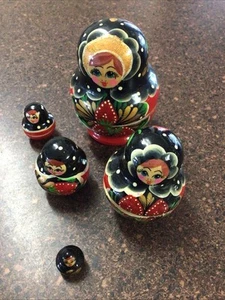 Vintage 5 Piece Ukrainian Matryoshka Nesting Doll Dolls Hand-painted Strawberry - Picture 1 of 5