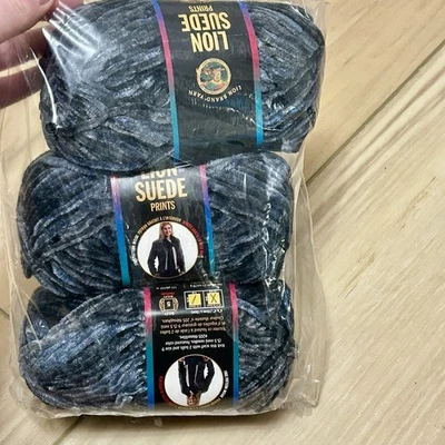 Lot 36 Yarn Skeins Lion Brand Lion Suede Chenille Blue Moonshadow 111 Yds SEALED - Image 1 of 4