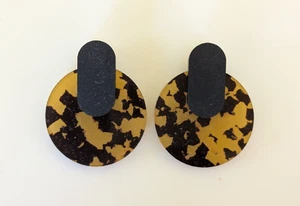 Bold acrylic animal circle earrings - Picture 1 of 3