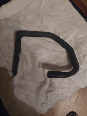 Manillar de transporte delantero Craftsman modelo #358.350660 16"/36cc con tornillos  Foto 1 de 2