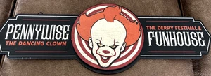 Letrero Spirit Halloween - IT - Pennywise The Dancing Clown Funhouse - Cabeza giratoria - Imagen 1 de 15