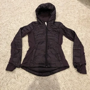 Abrigo deportivo Lululemon plumón de ganso cremallera completa con capucha chaqueta púrpura para mujer talla 4” - Imagen 1 de 17