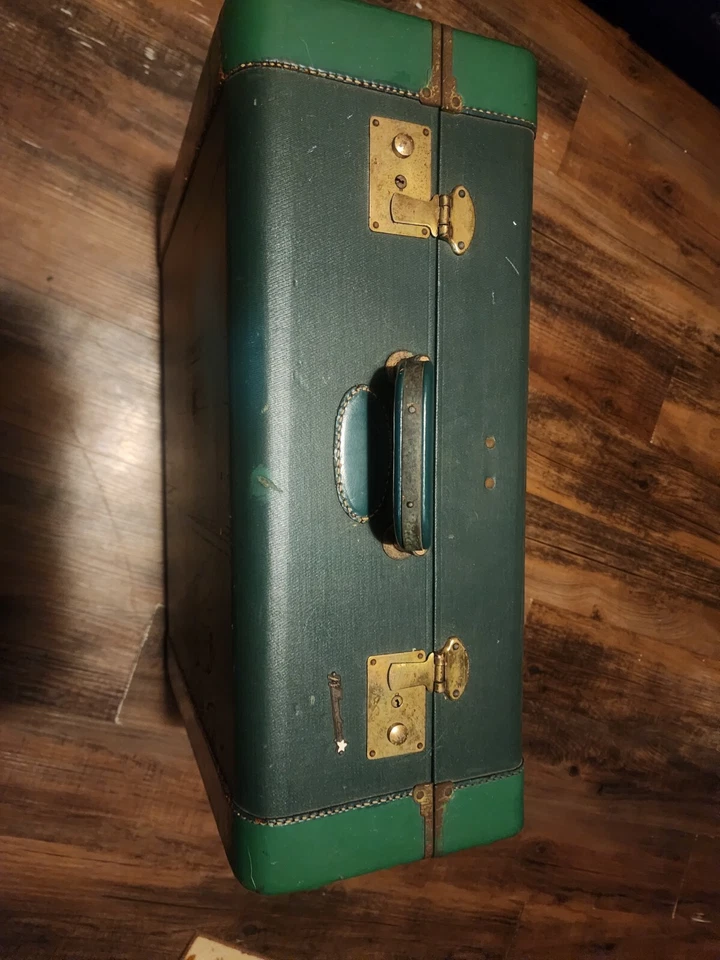 Rare Find! 1950 White star luggage vintage suitcase - Image 1 of 4
