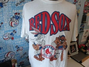 Camiseta de béisbol MLB 90 Boston Red Sox Looney Tunes QT1288 - Imagen 1 de 2