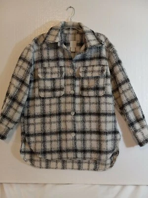 Camisa cuadrada a cuadros blanca gris mediana H&M para damas de gran tamaño Foto 1 de 4