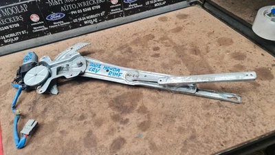 HONDA CRV RD1  02/2001 MDL  RIGHT  FRONT DRIVERS ELECTRIC WINDOW REGULATOR 4 PIN - image 1 of 3