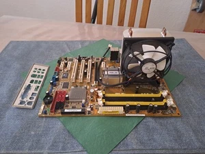 Motherboard ASUS P5B-E LGA775 DDR2 ATX mit Slotblende und Kühlereinheit  - Bild 1 von 12
