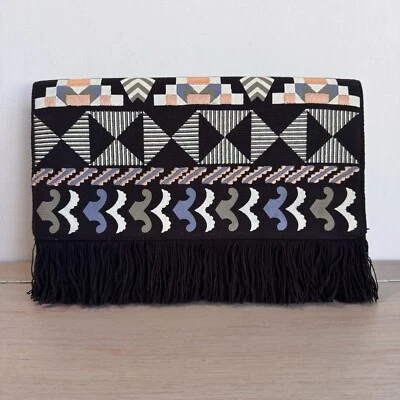 STELLA & DOT Taj Negro Tejido Tribal Sobre Bolso sin asas Cartera Flecos Bordados Foto 1 de 4