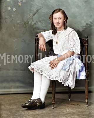 Girl in Eyelet Dress – Early 1900s – Gainesville GA – 8x10 Print Foto 1 de 2