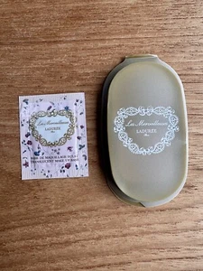 Rare Les Merveilleuses LADUREE Moisturising Cream Compact Foundation #20 & Base - Picture 1 of 3
