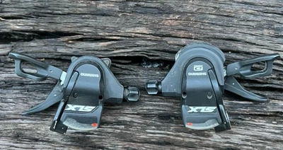 Par de palancas de cambio de montaña Shimano SLX SL-M670 3 x 10 velocidades vintage Foto 1 de 4