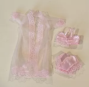 11”-12” o MUÑECA BARBIE 3 PIEZAS BATA DE ENCAJE ROJO CONJUNTO DE LENCERÍA Camisón Conjunto ¡NUEVO! - Imagen 1 de 3