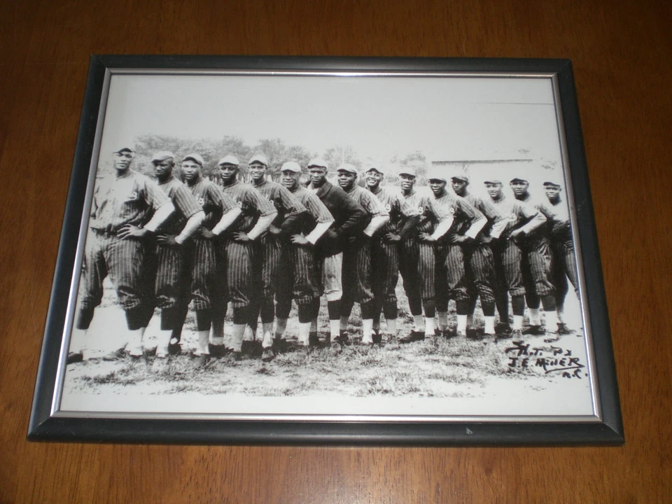 Impresión enmarcada del equipo campeón mundial Kansas City Monarchs 1924 Foto 1 de 1