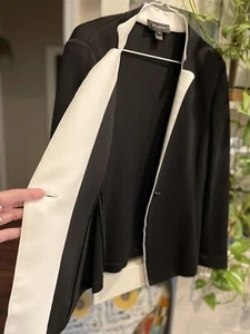 Chaqueta negra St John con detalles blancos y un botón talla 8 dinero de negocios elegante - Imagen 1 de 12