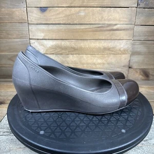 Crocs Cap Toe Wedge Pump Womens Size 8 Chocolate Brown Heels Comfort - Picture 1 of 10