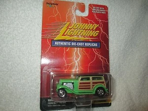 Dan Finks 1932 Ford "Speedwagon" Woodie Phantom JOHNNY LIGHTNING 1/64  GREEN - Picture 1 of 3
