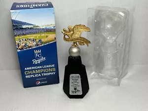 Kansas City Royals 2014 American League Champions Trophy ALCS Playoffs Replica - Foto 1 di 17
