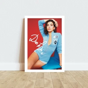 DUA LIPA FIRMATO AUTOGRAFO STAMPA FOTO MUSICA POP FOTO IDEA REGALO SIGNATURE - Imagen 1 de 2