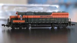 Spectrum 82752 Hustle Muscle Great Northern GE EMD SD-45 Locomotive N Scale  NEW - Picture 1 of 7