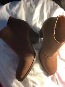 BARETRAPS TAGLIA 7,5 M, STIVALETTI MARRONI, INDOSSATI UNA VOLTA, NELLA SCATOLA ORIGINALE, CAMOSCIO, BELLI - Foto 1 di 7