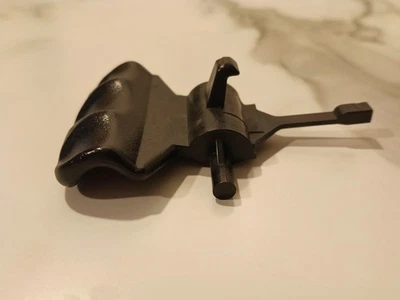 Черная неоновая защелка на центральную консоль подлокотника для Dodge Plymouth Chrysler 2000-05 годов выпуска   - Изображение 1 из 3