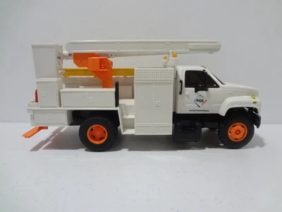 Caminhão utilitário PGE Portland General Electric GMC Topkick 1:24 DG Productions 1995 - Imagem 1 de 4