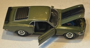 ! 1:24 2010 Castline 1970 Ford Mustang mach1 verde oliva diecast coche vehículo - Imagen 1 de 21