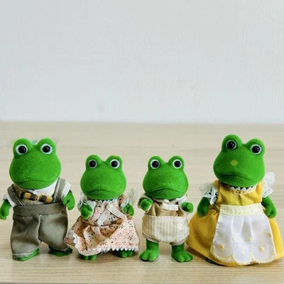 Sylvanian Families Calico Critters Bullrush Frog Family - Image 1 of 4