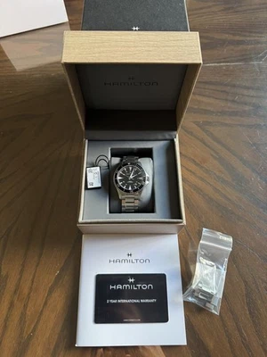 Relógio masculino Hamilton cáqui marinho mergulho automático mostrador preto e pulseira de prata H82335131 - Imagem 1 de 4