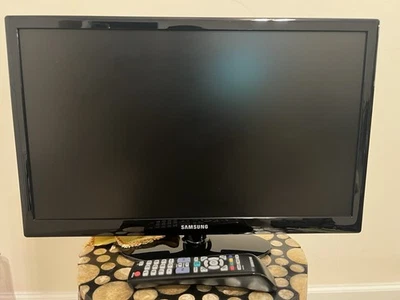 Samsung 22" Full HD 1080P UN22D5003BF LED LCD  120Hz TV w/ Stand Remote 2 HDMI - Image 1 of 4