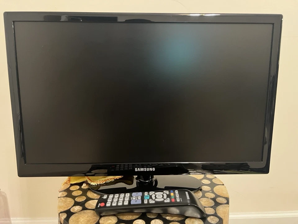 Samsung 22" Full HD 1080P UN22D5003BF LED LCD  120Hz TV w/ Stand Remote 2 HDMI - Image 1 of 4