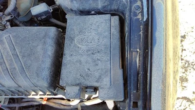 Caja de fusibles de motor Kia Spectra 2005 panel de distribución de energía fabricante original 2,0 L 4 puertas Foto 1 de 4