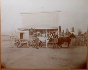 1880's Cabinet Card Stagecoach Pulled by Horses in Front of Shop/inn JRR23 - Picture 1 of 6