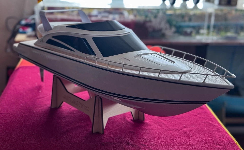 Thunder Tiger Atlantic RC Yacht mit Motor & Servo Top Rumpf RC Schiff Schiff - Bild 1 von 4