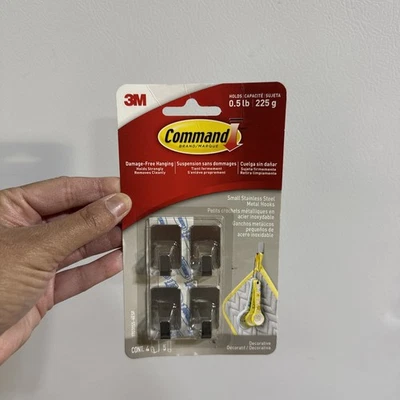 Command Pequeños Ganchos de Metal de Acero Inoxidable, 4 Ganchos, 5 Tiras 1 Paquete Foto 1 de 2