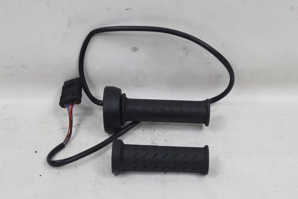 Aprilia RSV4 1100 21-25 Tuono OEM Fly By Wire Throttle Control & Grips NICE! - Image 1 of 4