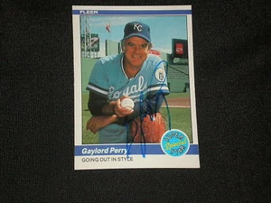 HOF GAYLORD PERRY 1984 FLEER SIGNED AUTOGRAPH CARD #641 - Picture 1 of 1