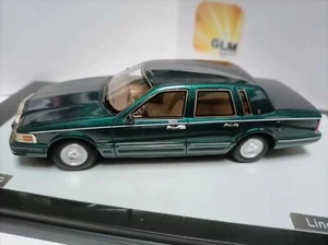 GLM Resin Modell 1/43 Lincoln Town Car 1997 grün metallic GLM43102802 - Bild 1 von 6