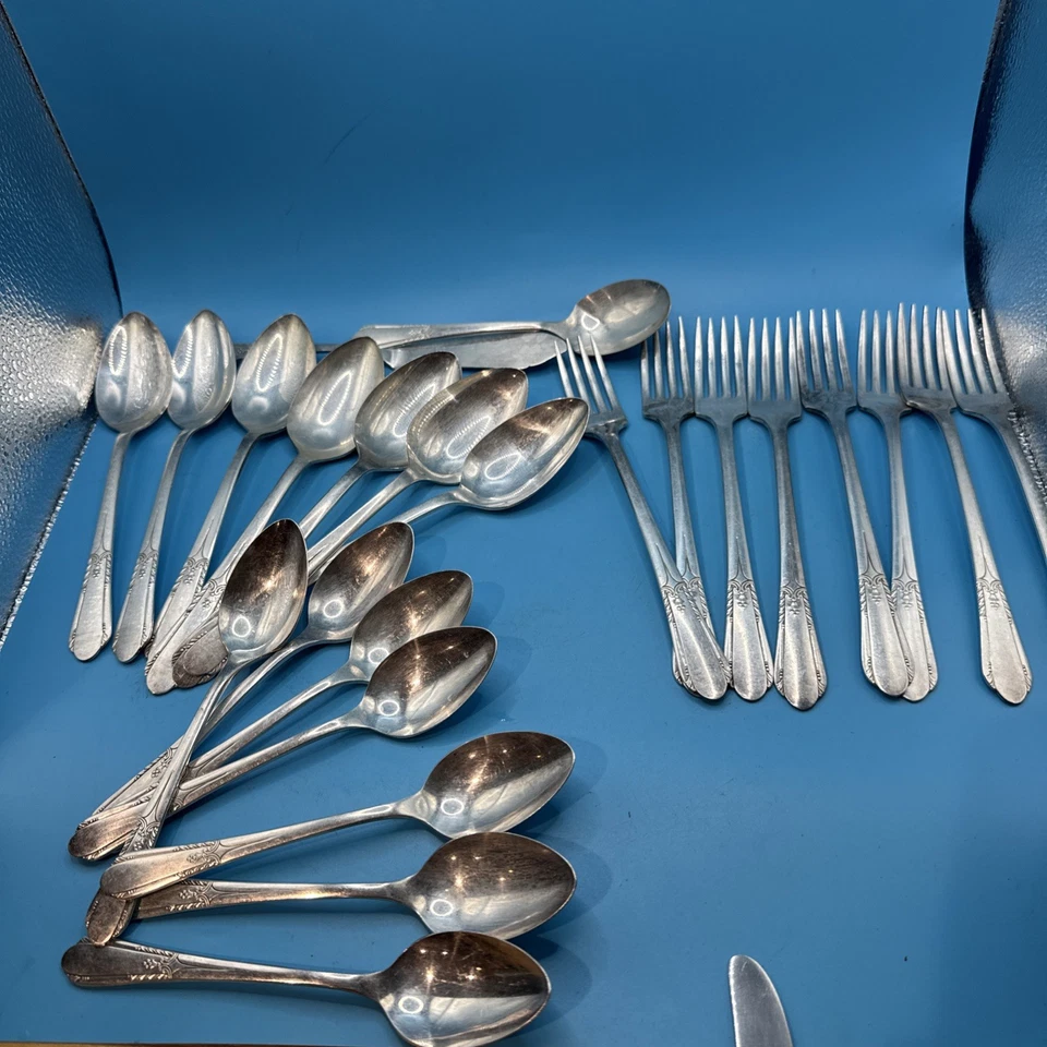 40 Piezas ONEIDA LTD Wm A Rogers Plateado Reforzado Foto 1 de 4