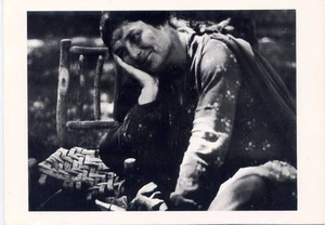 Fotografia di Dorothea Lange•Madre di Lange•Caning a Chair•CARTOLINA - Foto 1 di 1