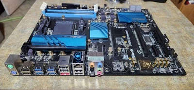 ASROCK 990 FX EXTREME 6 TRIPPLE CROSS FIRE X SLI MAIN BOARD AM3 + M.2 NVME OC PC - Image 1 of 4