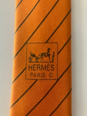 Gravata de seda listra laranja HERMES Paris 5041 PA luxo feita na França - Imagem 1 de 4