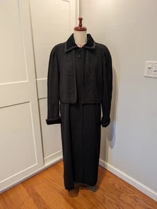Vintage Lorovi schwarzer Wollmantel Cape Samtkragenbesatz Gr. 12 Mantel, Gothic  - Bild 1 von 10