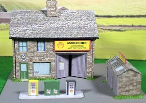 TT:120  scale, Garage Petrol Station With Pumps, ** ready made ** - Picture 1 of 4