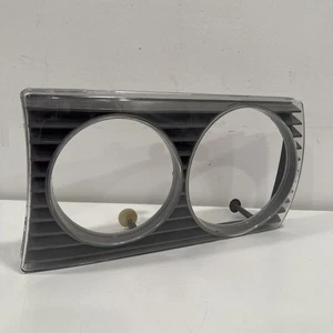 1980-85 Mercedes Headlight Bezel Left Side Grille W123 240D 300D 300CD 300TD - Foto 1 di 5