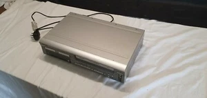Hitachi DV-PF2E Reproductor de DVD VCR VHS Grabadora Combo - Repuestos y Reparaciones - Imagen 1 de 7