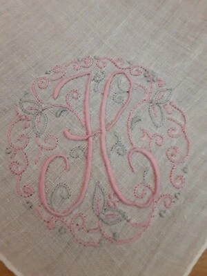 Pañuelo de lino blanco bordado rosa y gris con monograma H en muy buen estado Foto 1 de 3
