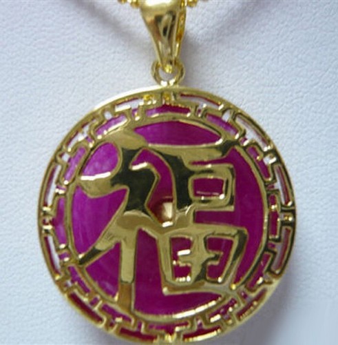 VETEMENTS Collana con ciondolo placcato oro giallo lettera fortuna fortuna giada viola
